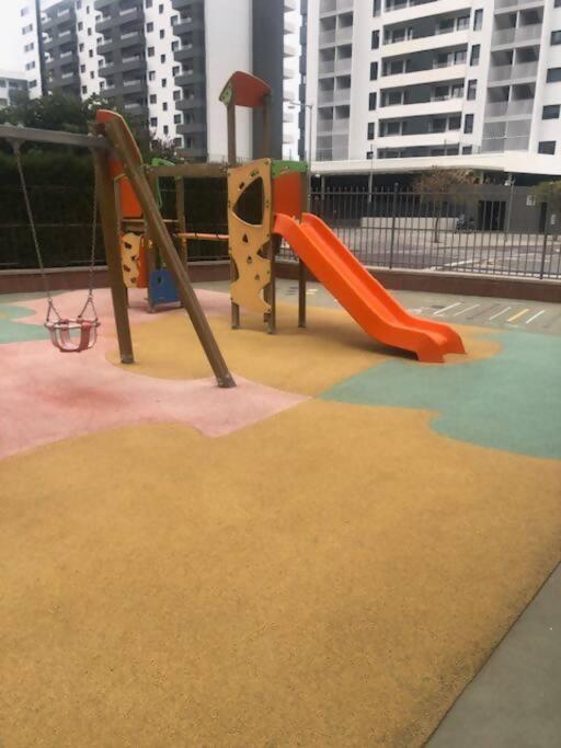 NUEVO! Con piscina a 2 minutos estación tren AVE. - Apartamento de 3 dormitorios - 46