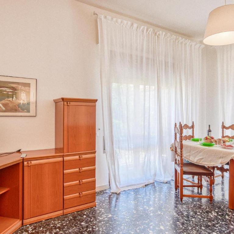 Awesome Apartment In Viareggio With Wifi - Appartamento con 3 Camere da Letto - 7