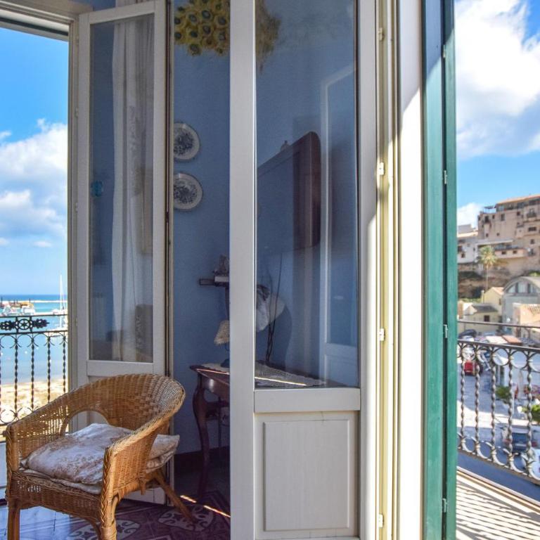 Awesome Apartment In Castellammare Dg With Wifi - Three-Bedroom Apartment - 10