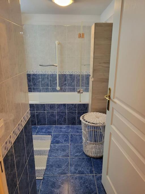 Appartement génial en centre ville avec parking - Apartamento de 3 dormitorios - 6