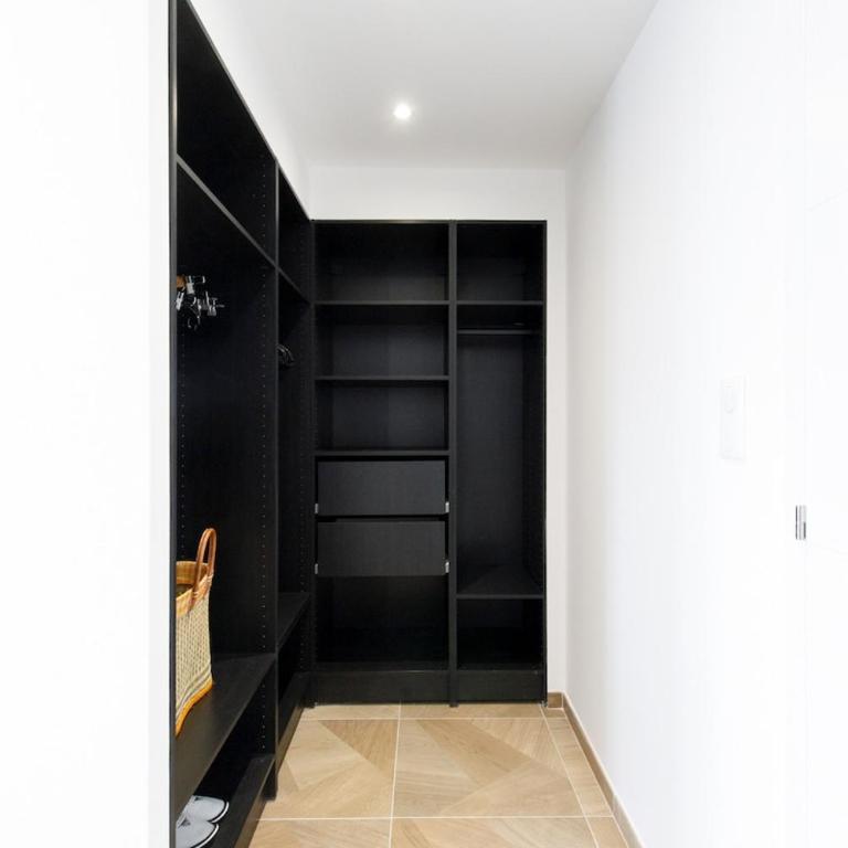 Carlton area lux 2 beds 2 baths - Apartment - 20