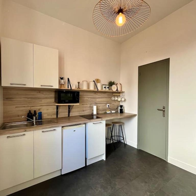 Studio très calme rue Encombe Vineuse DABNB - Appartement 1 Chambre - 9