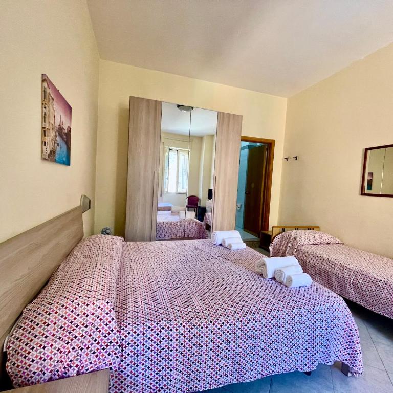 Hotel Desìo - Camera Quadrupla con Bagno Privato - 2