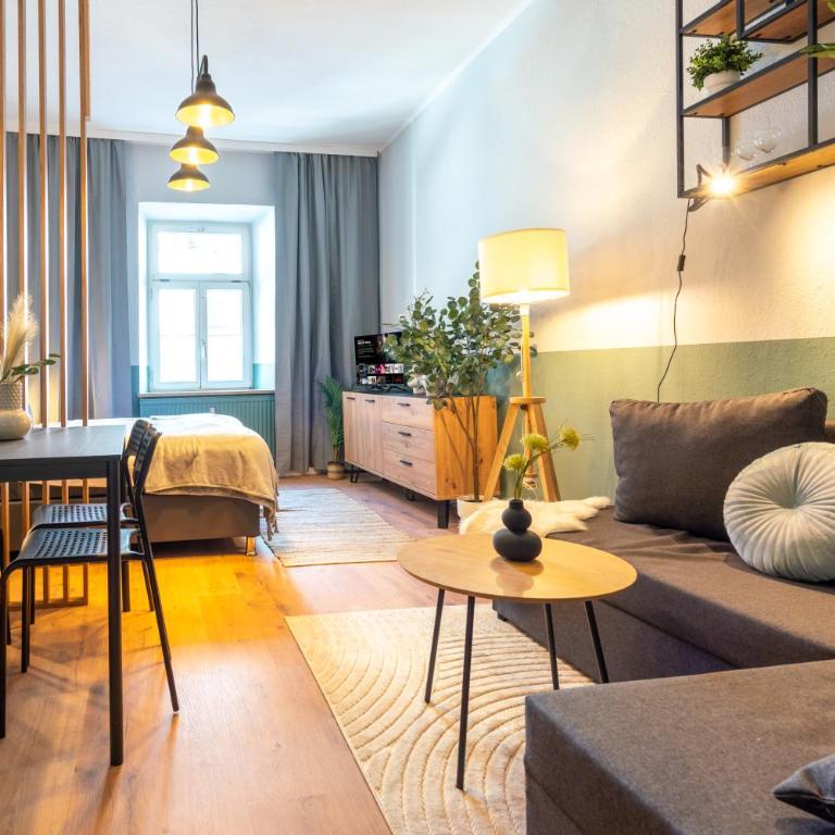 Stayando City Center Retreat mitten in Augsburg - Deluxe Apartment - 2