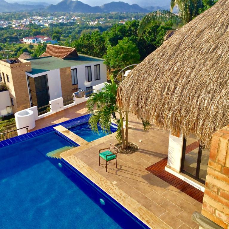 Espectacular Casa de Descanso en Anapoima - Casa de 4 dormitorios - 3
