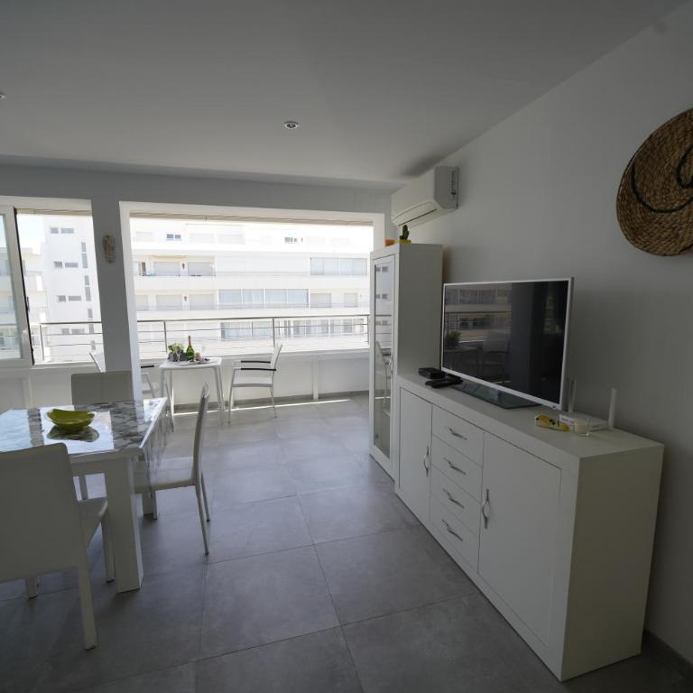 Apartamento en centro de la ciudad frente al mar - Two-Bedroom Apartment with Balcony and Sea View - 18
