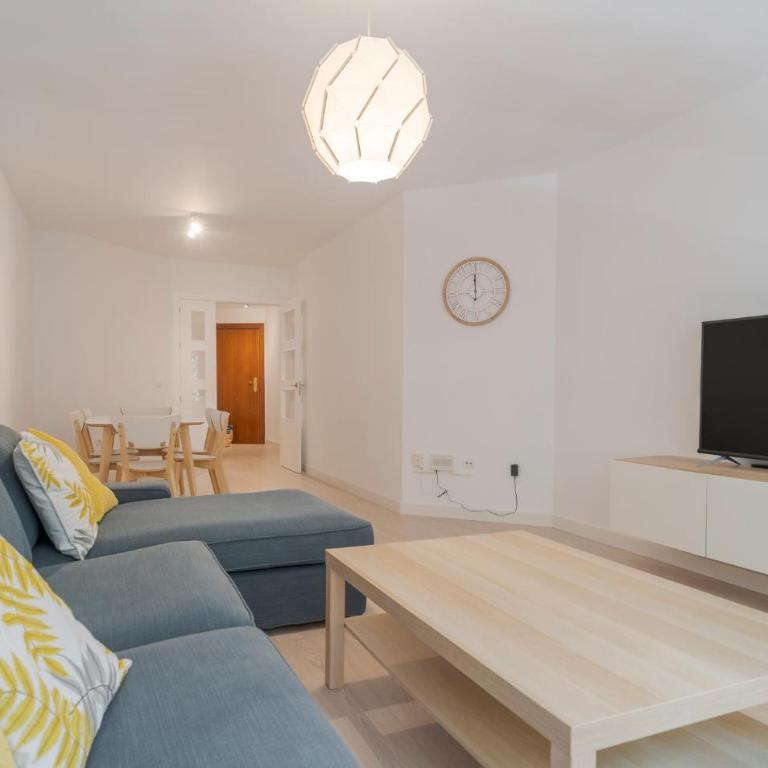 4 Bedroom Cozy Apartment In Málaga - Apartamento con 4 dormitorios - 5