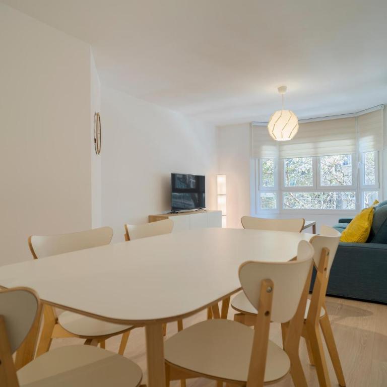 4 Bedroom Cozy Apartment In Málaga - Apartamento con 4 dormitorios - 6