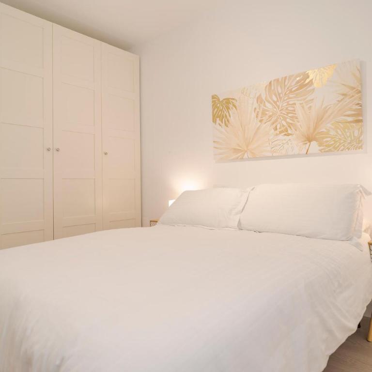 4 Bedroom Cozy Apartment In Málaga - Apartamento con 4 dormitorios - 13