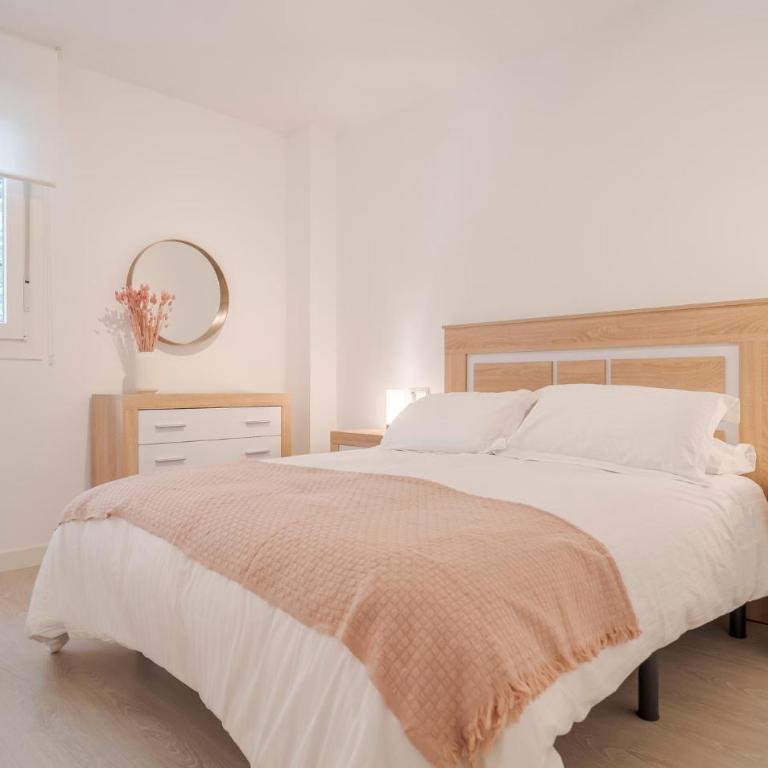 4 Bedroom Cozy Apartment In Málaga - Apartamento con 4 dormitorios - 14