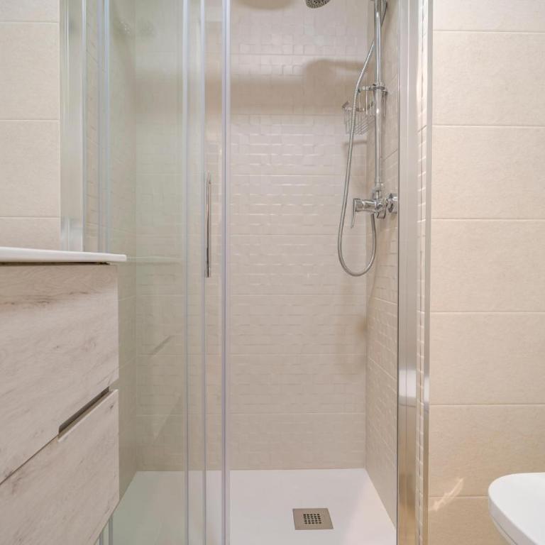 4 Bedroom Cozy Apartment In Málaga - Apartamento con 4 dormitorios - 18