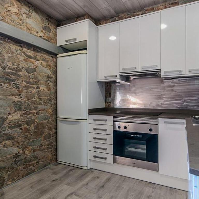 Stay U-nique Apartment Tamarit II - Three-Bedroom Apartment - 11