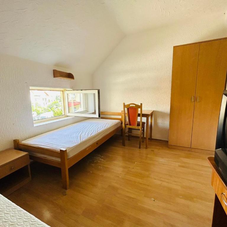 Rooms for rent "SARA" - Dvokrevetna Soba sa Zasebnim Krevetima - 7