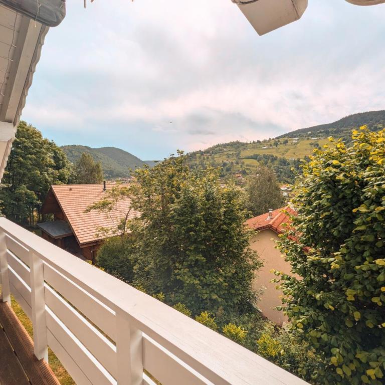 Chalet Sauna jacuzzi 6 personnes - Three-Bedroom Chalet - 12