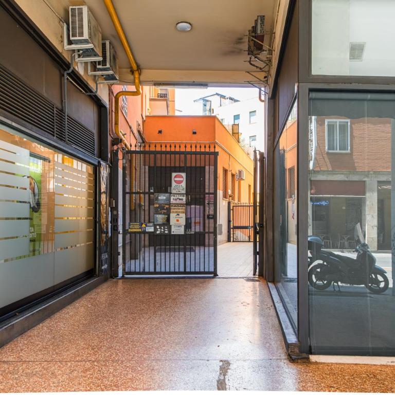 Nettuno Apartment - Private Garden in Bologna Center - Appartamento con 2 Camere da Letto - 45