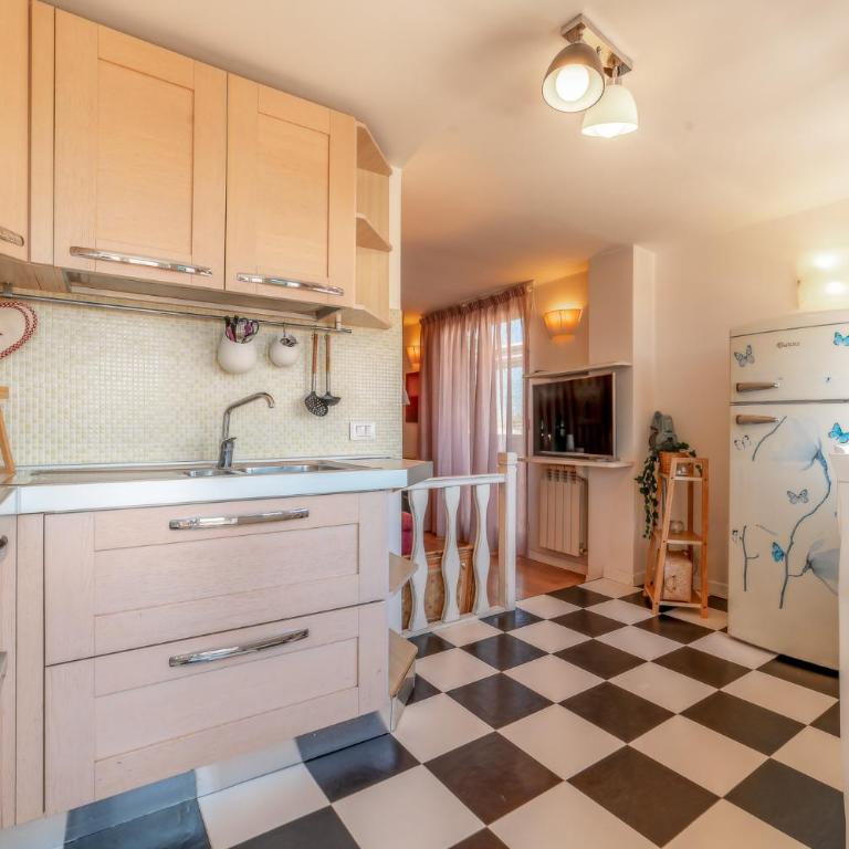 Cozy Penthouse with Terrace and Rome View - One-Bedroom Apartment with Terrace - 4