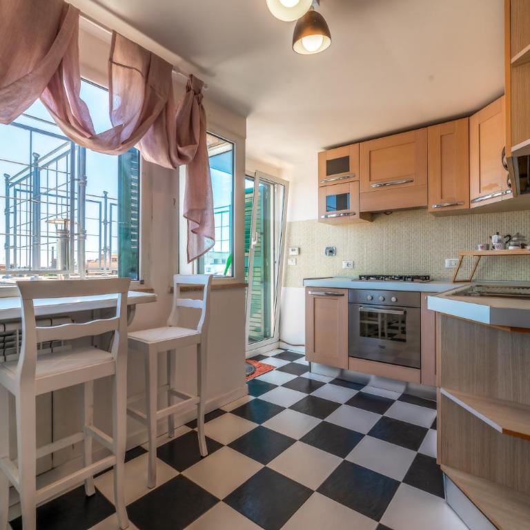 Cozy Penthouse with Terrace and Rome View - One-Bedroom Apartment with Terrace - 3