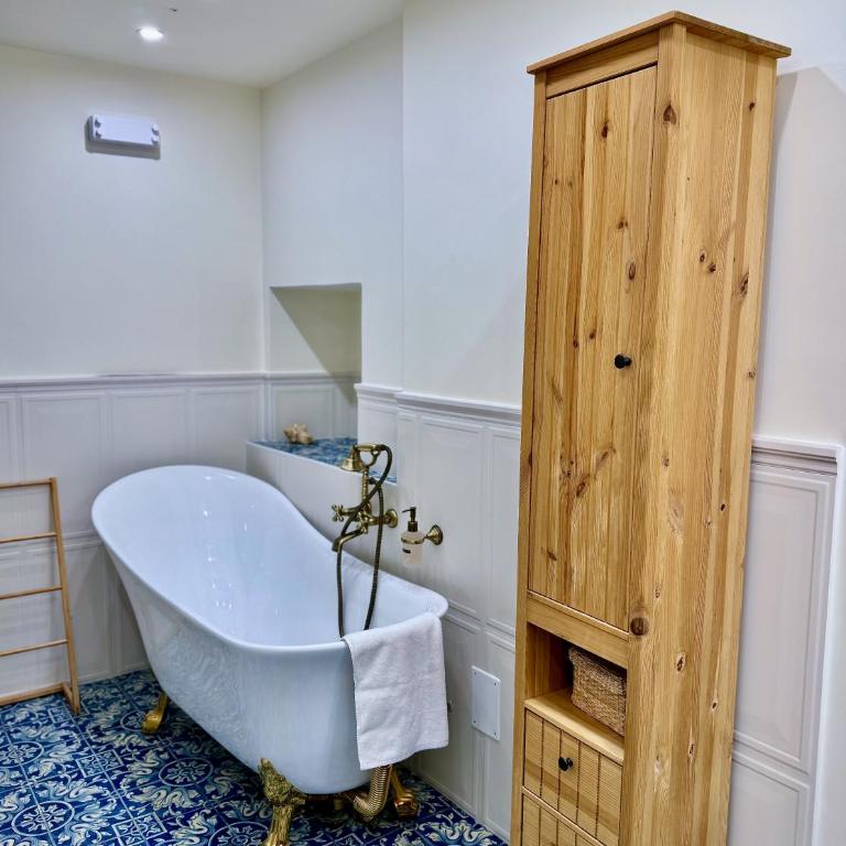 Sicily Wanderloft Luxury Retreat - Two-Bedroom Deluxe Apartment with Balcony - 38