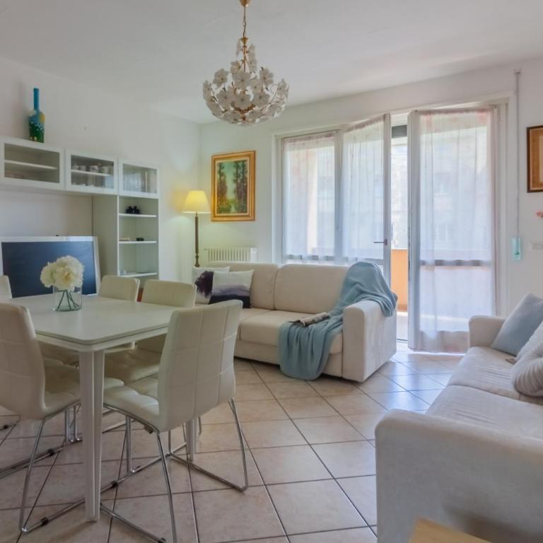 Sunflowers Home - Appartamento con Balcone - 9