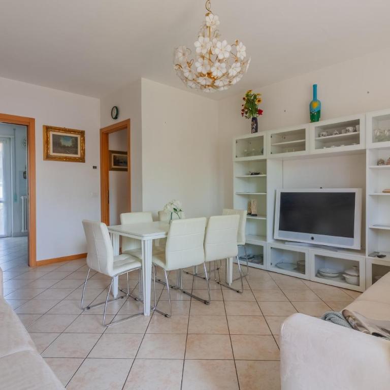 Sunflowers Home - Appartamento con Balcone - 10