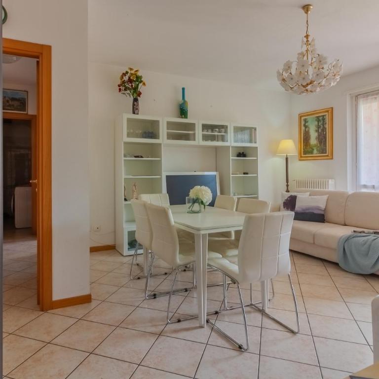 Sunflowers Home - Appartamento con Balcone - 11