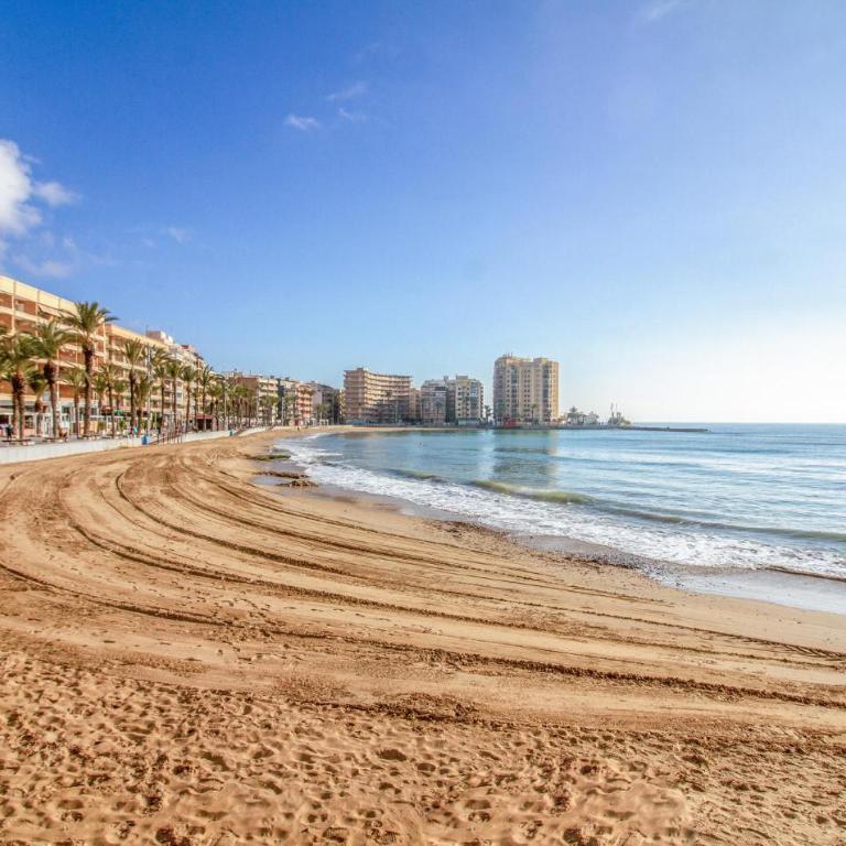 1 Bedroom Nice Apartment In Torrevieja - Apartamento de 1 dormitorio - 2