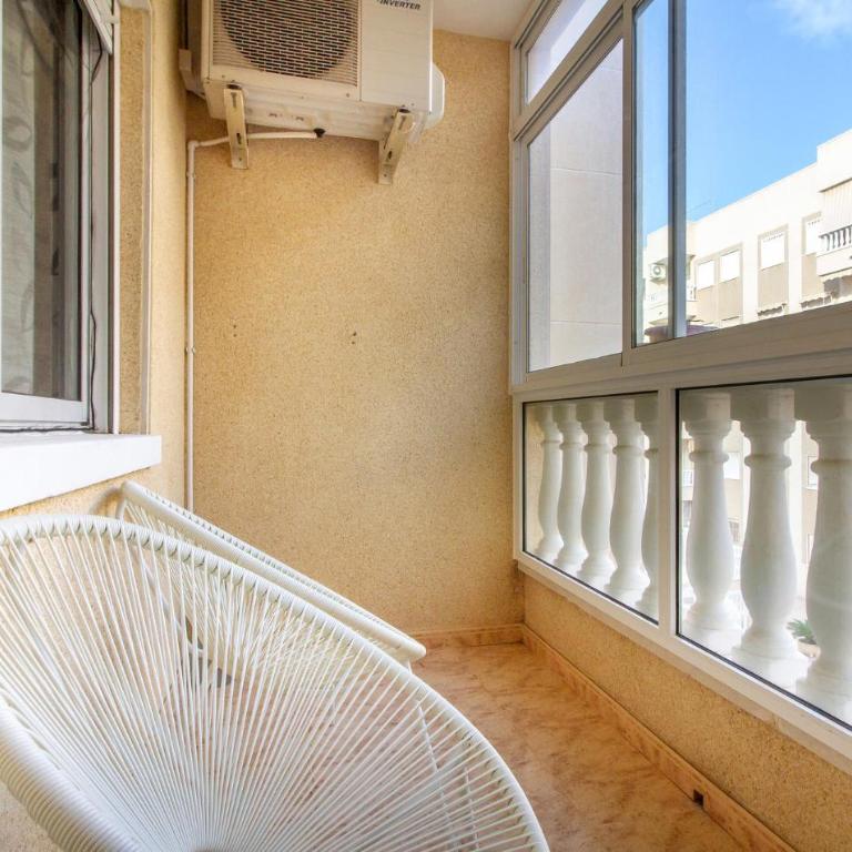 1 Bedroom Nice Apartment In Torrevieja - Apartamento de 1 dormitorio - 3