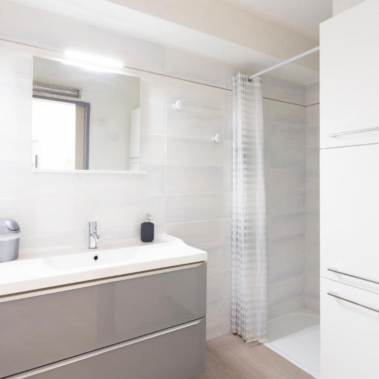 Chez Fabienne - Superbe appartement avec vue sur la mer et parking - One-Bedroom Apartment - 17