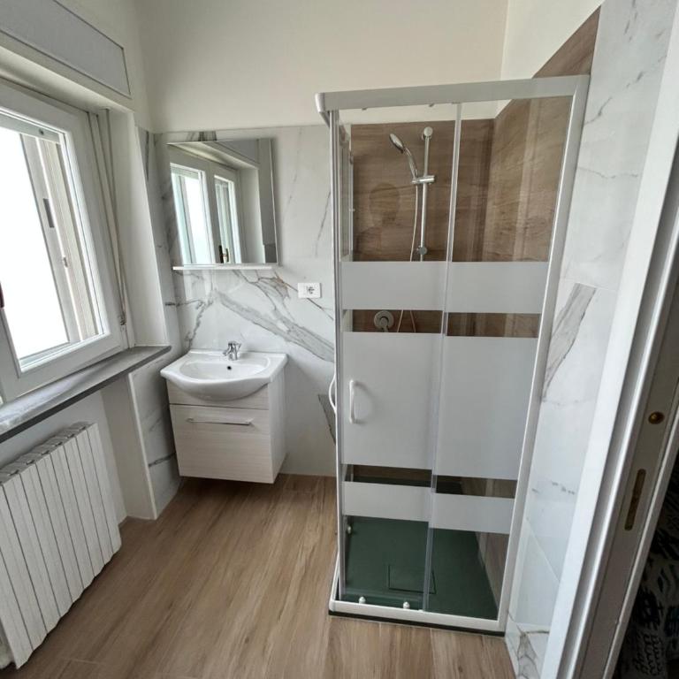 Panorama - Quadruple Room with Private Bathroom - 6