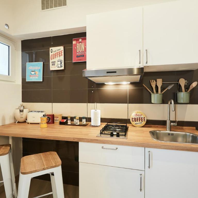 Vicky's Luxury Guesthouse by NapoliApartments - Appartamento con 1 Camera da Letto - 2