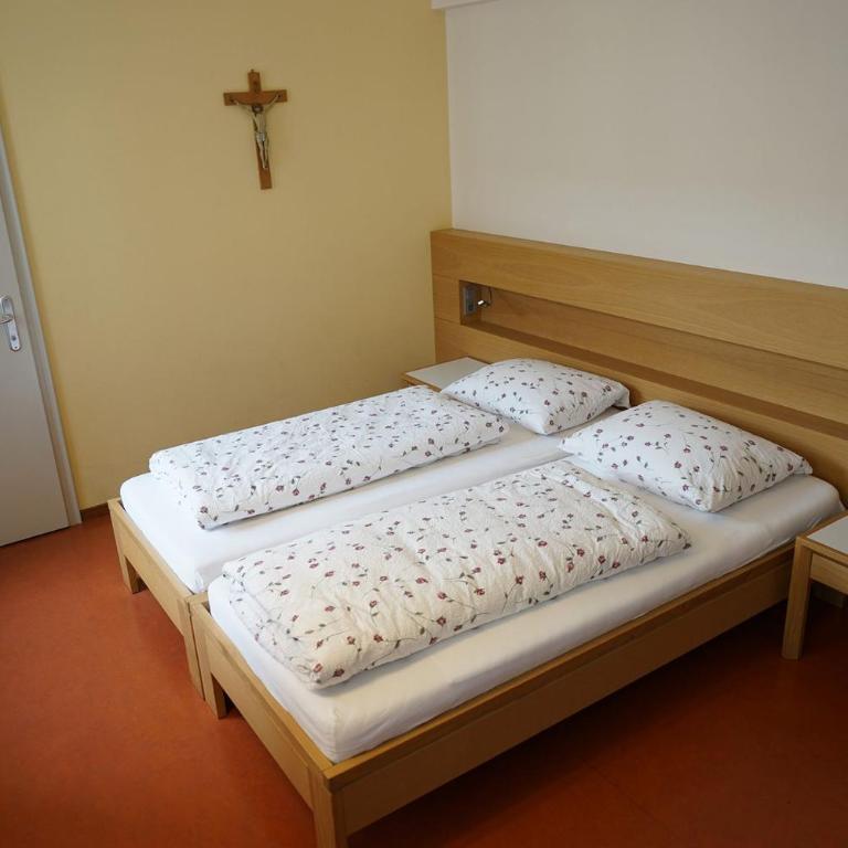 Priesterseminar Brixen - Camera Standard Doppia con Letti Singoli - 1