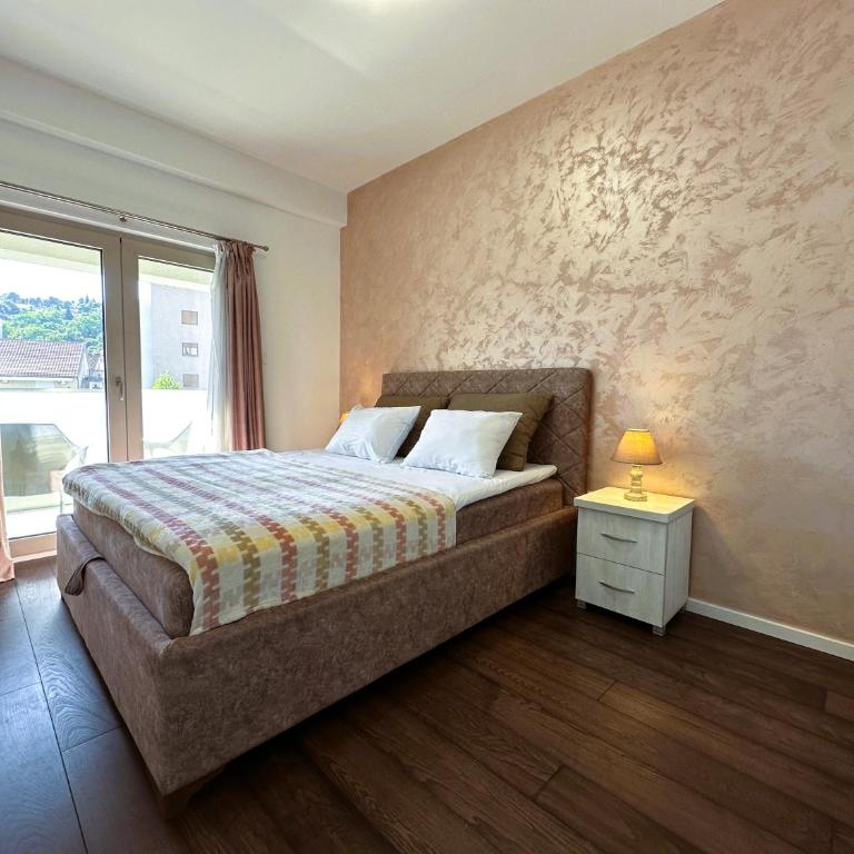 Stan na dan Podgorica - Apartman sa Pogledom na Planinu - 11