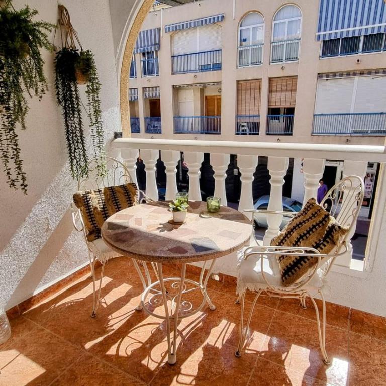 Torrevieja Seaside Escape - Two-Bedroom Apartment - 17