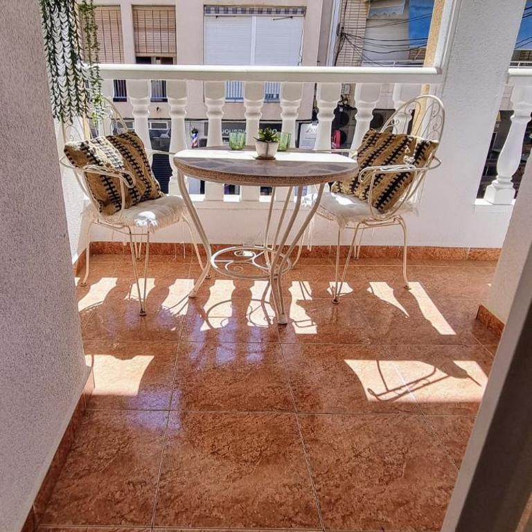 Torrevieja Seaside Escape - Two-Bedroom Apartment - 18