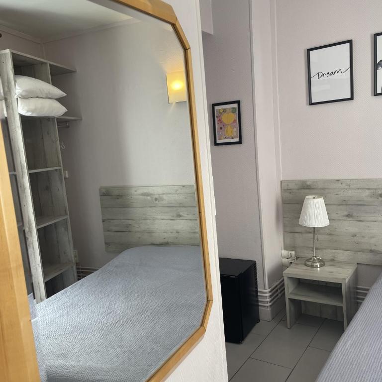 Alliance Hôtel Paris - Chambre Double avec Salle de Bains Privative - 6