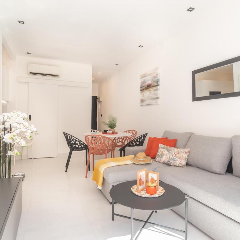 Beautiful & fully renovated 2BD apt - in city center - 20 meters from beach - Two-Bedroom Apartment - 12