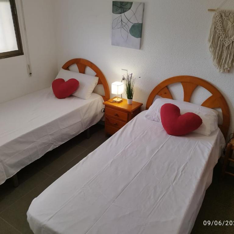 Apartamento reformado con terraza vistas al mar y a las piscinas de Magic World garaje y piscina frente a Balneario Aire acondicionadowifi - Apartamento de 2 dormitorios - 23