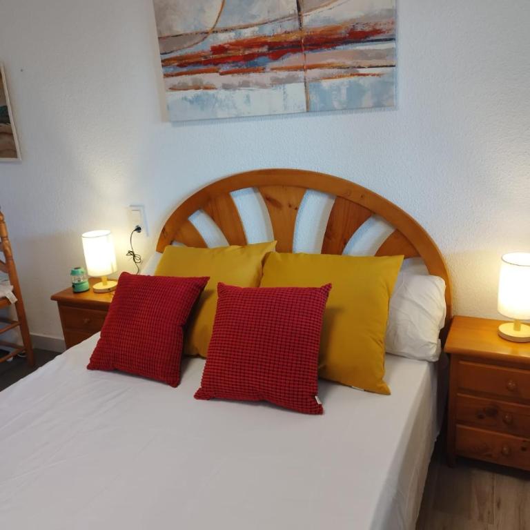 Apartamento reformado con terraza vistas al mar y a las piscinas de Magic World garaje y piscina frente a Balneario Aire acondicionadowifi - Apartamento de 2 dormitorios - 20