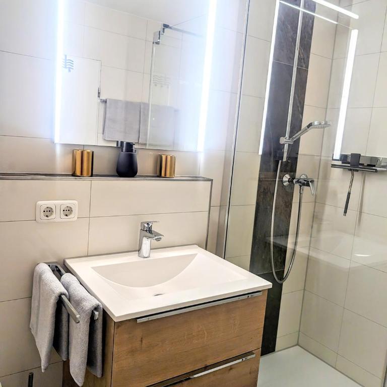 Ferienwohnung AllgäuGlück im Ferienpark Oberallgäu mit Hallenbad, Sauna, WLAN - Apartment mit 1 Schlafzimmer, Balkon und Bergblick - 42