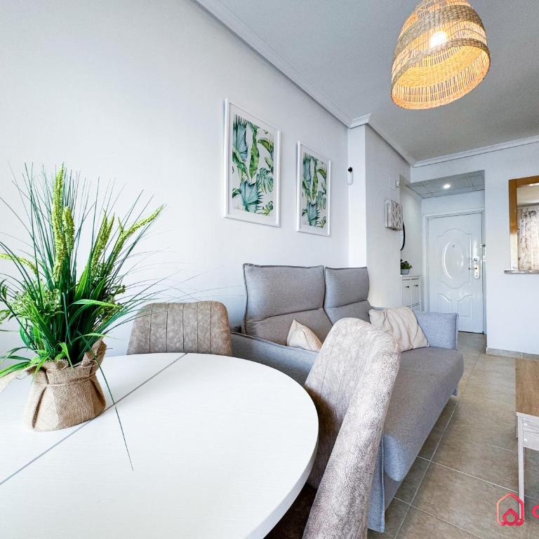 Cómodo y Céntrico Magic World - Apartamento de 2 dormitorios con balcón y vistas al mar - 1
