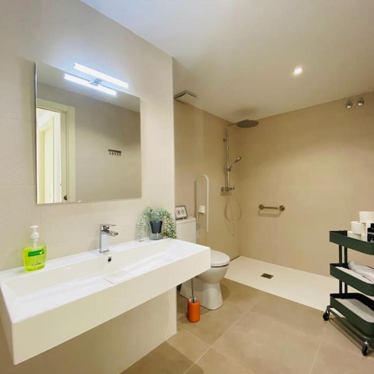 APARTAMENTOS AQUARIUM 100 m2 NEXT TO THE BEACH - Apartamento - Acceso para personas de movilidad reducida - 17