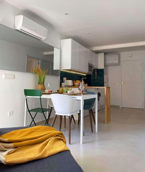 Stylish Modern Apt Unbeatable Location - One-Bedroom Apartment - 12