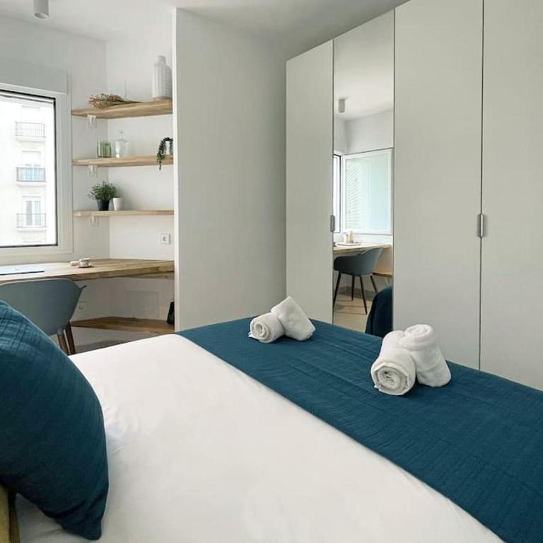 Stylish Modern Apt Unbeatable Location - One-Bedroom Apartment - 15