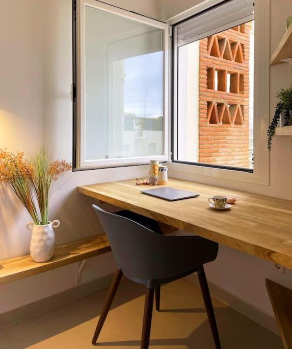 Stylish Modern Apt Unbeatable Location - One-Bedroom Apartment - 16