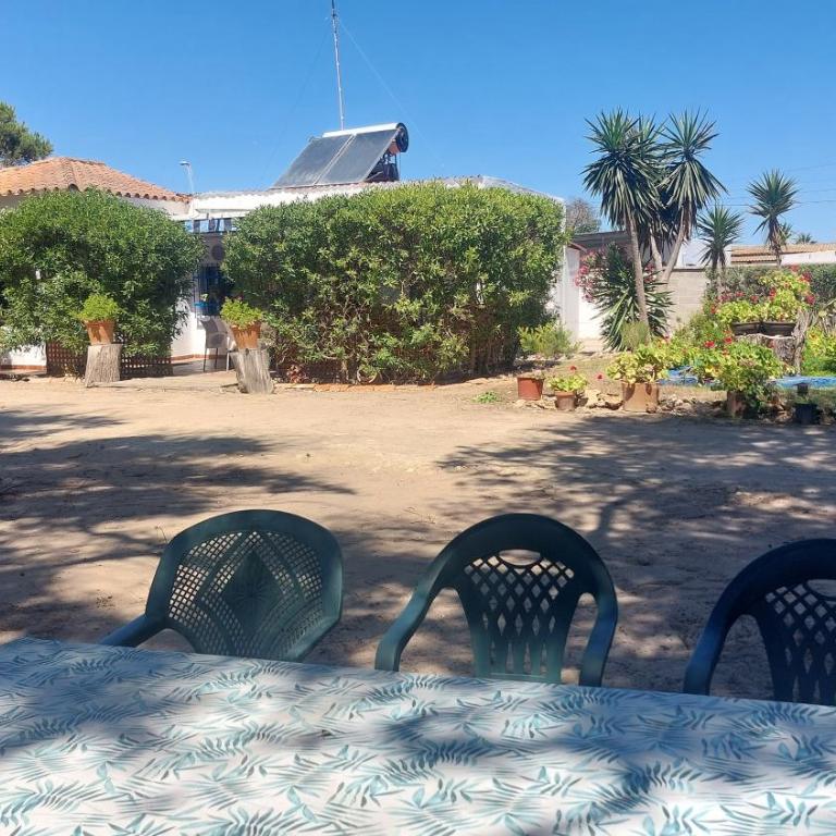 En Finca Las Dunas dos Chalets con jacuzzis en primera linea de playa , uno de 4 dormitorios y otro de 2 dormitorios, Llama al Seiscientos veintisiete Cuatrocientos diecisiete Trescientos noventa y ocho - Chalet - 8