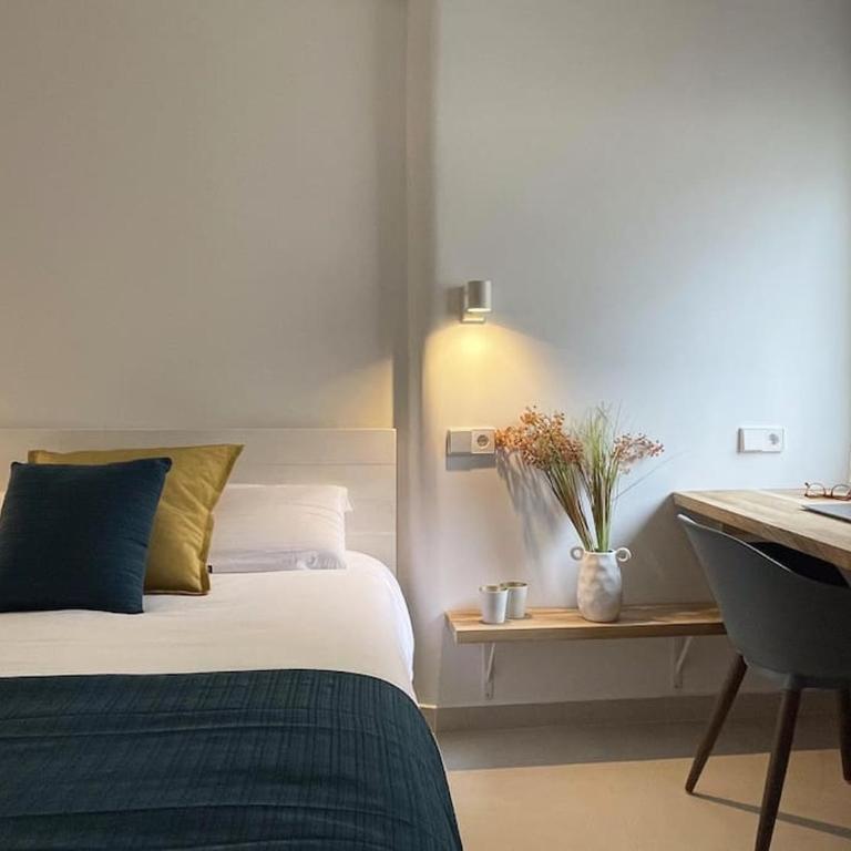 Stylish Modern Apt Unbeatable Location - One-Bedroom Apartment - 21