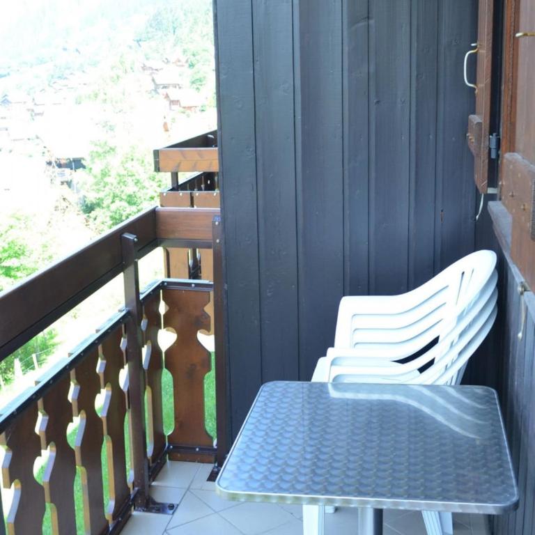 Appartement 2 Pièces pour 4 Pers. avec Balcon et Parking à Châtel - FR-1-676-101 - Appartement - 2