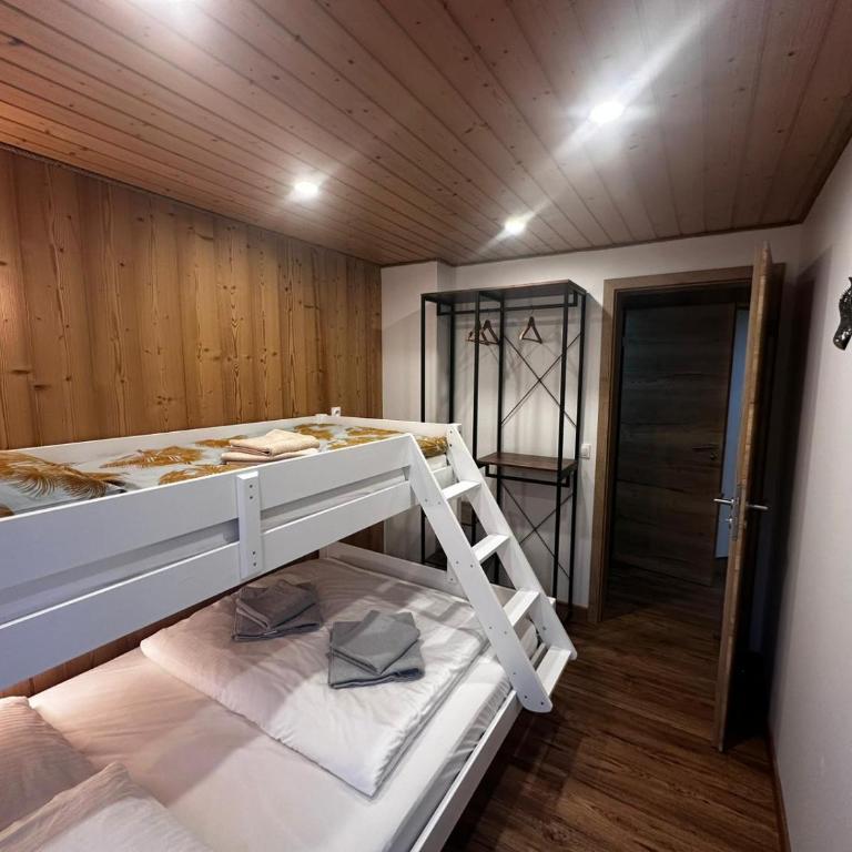 Les Chalets Bambi & Jacuzzi privatif - Appartement 2 Chambres - 5