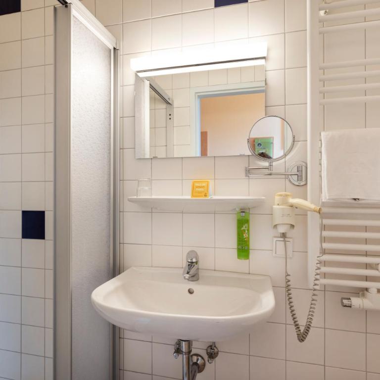 JUFA Hotel Kaprun - inklusive Sommerkarte Zell am See & Kaprun - Vierbettzimmer - 10