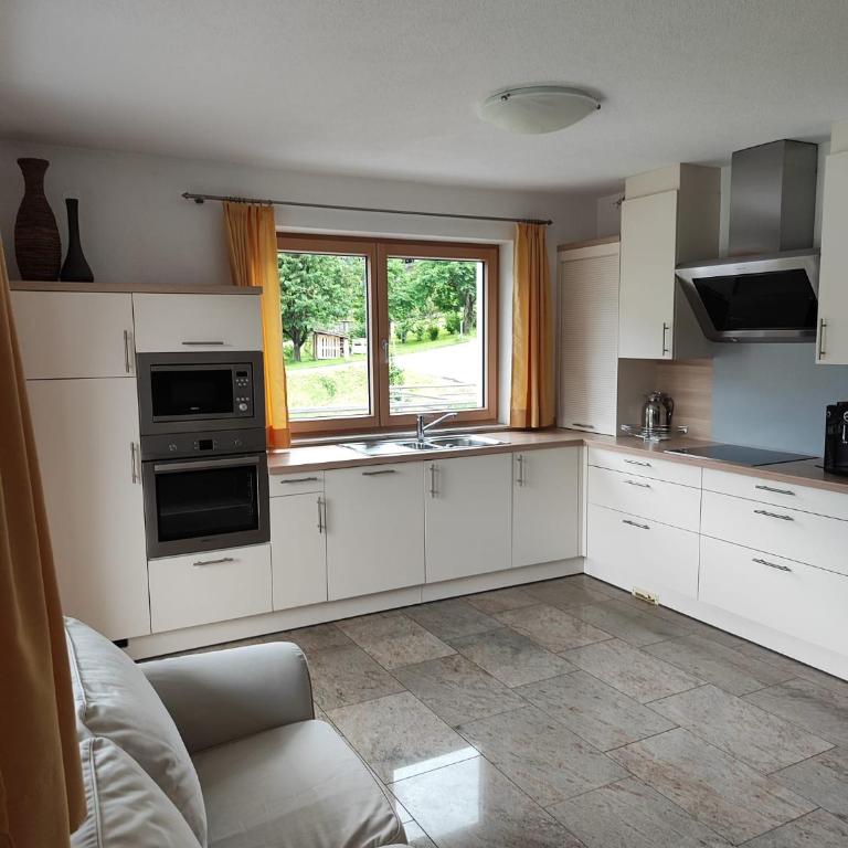 Chalet Schiestl - Ferienhaus mit Bad - 10